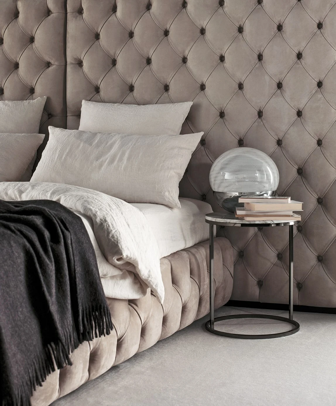 Meridiani TUYO Grand Tufted Bed - Image 2